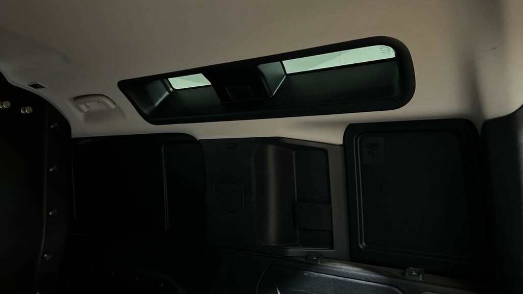 Land Rover Defender 110 V8 Black #20