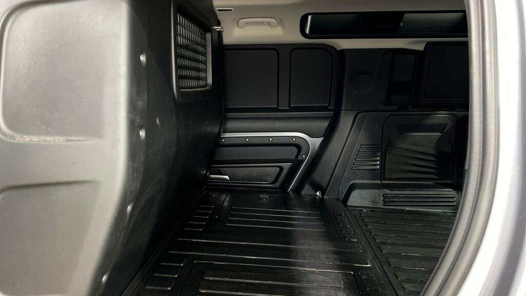 Land Rover Defender 110 D300 Hard Top X-dynamic Hse Grey #4