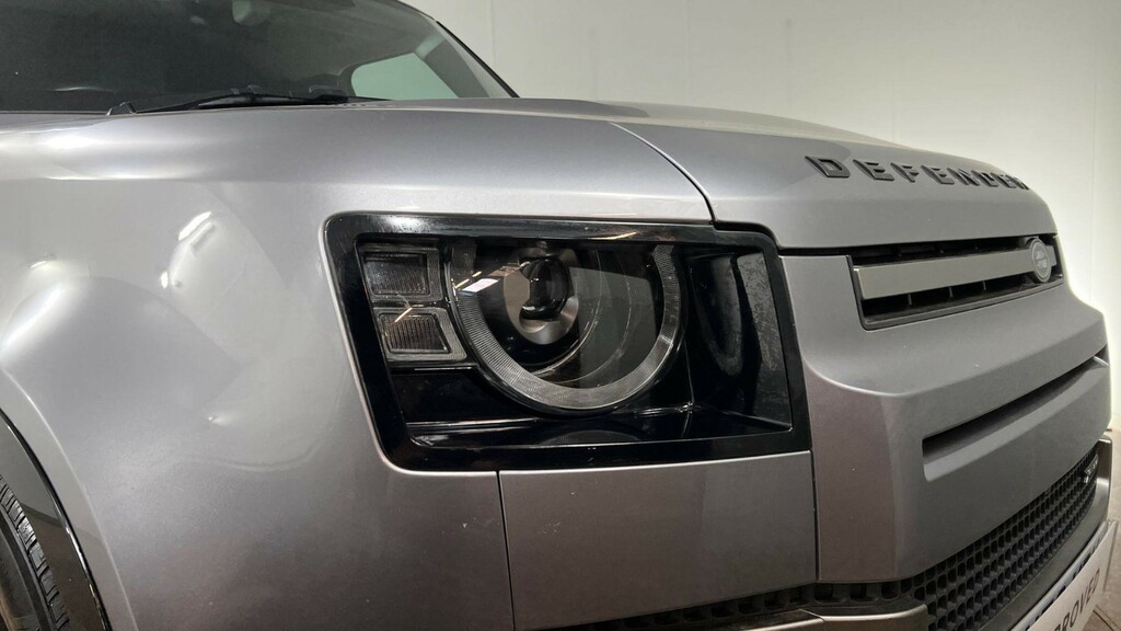 Land Rover Defender 110 V8 Black #17