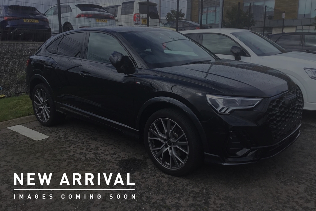 Audi Q3 1.5 Tfsi Cod 35 Black Edition Suv S Tro White #1