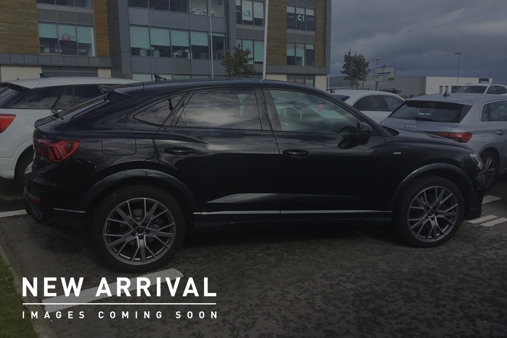 Audi Q3 1.5 Tfsi Cod 35 Black Edition Suv S Tro White #4