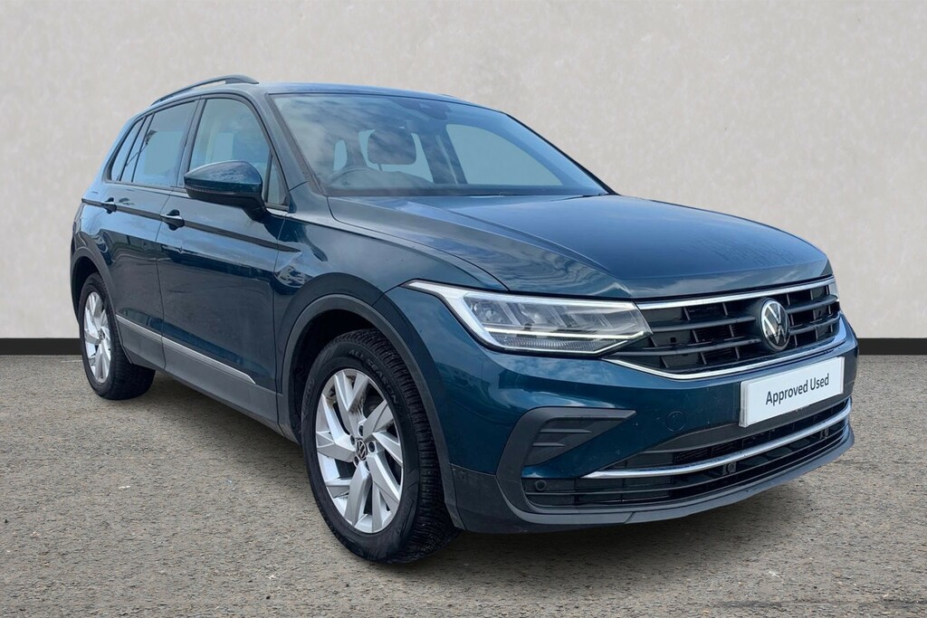 Volkswagen Tiguan Active Red #1