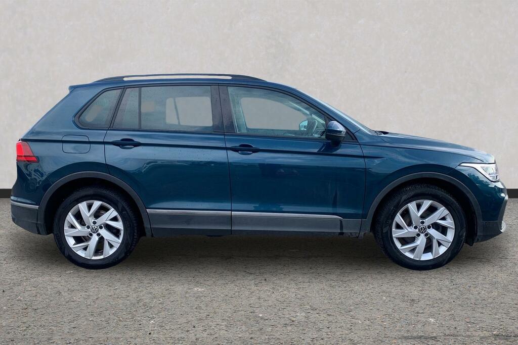 Volkswagen Tiguan Active Red #4