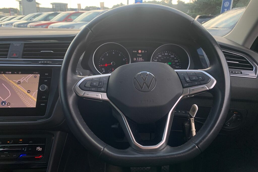 Volkswagen Tiguan Active Red #13