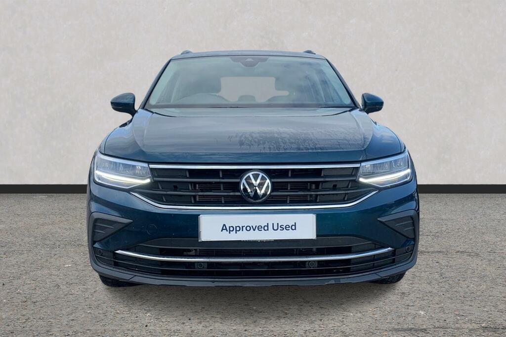 Volkswagen Tiguan Active Red #8