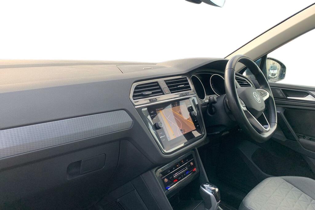 Volkswagen Tiguan Active Red #2