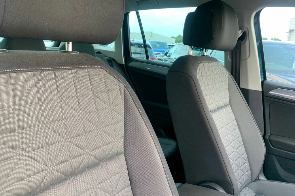 Volkswagen Tiguan Active Red #16
