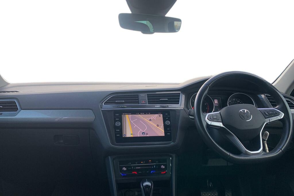 Volkswagen Tiguan Active Red #10