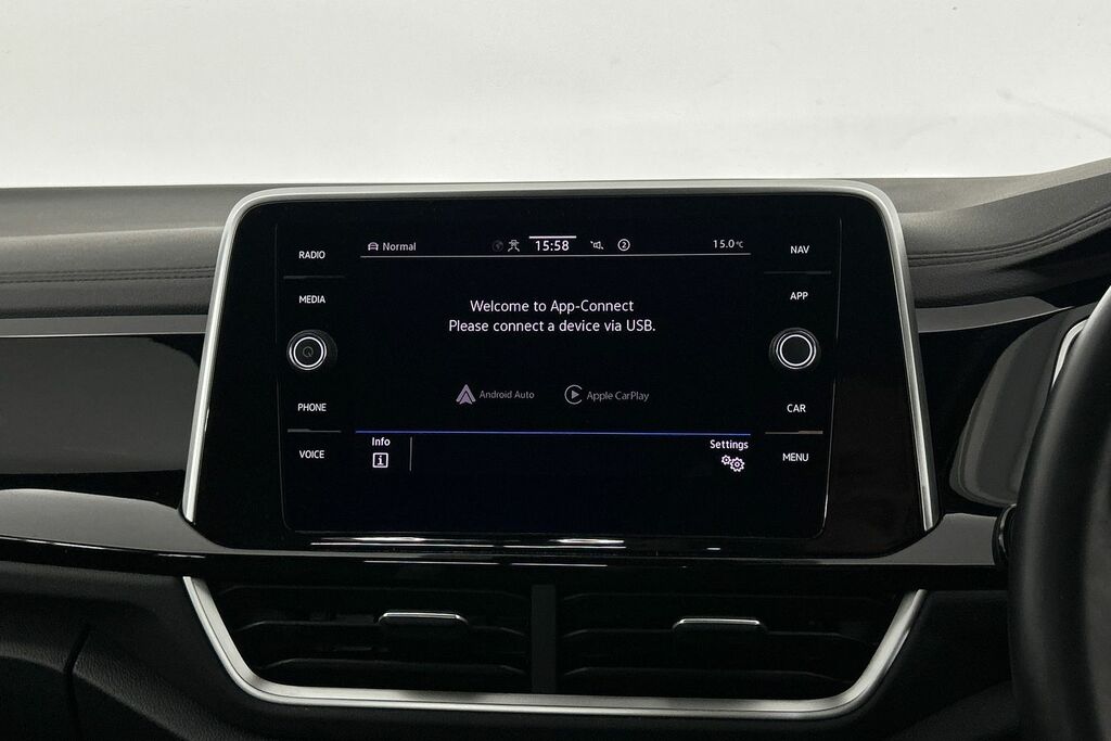 Volkswagen T-Roc R-line White #23