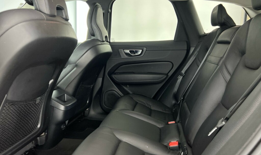 Volvo XC60 Momentum, B4 Mild Hybrid Black #6