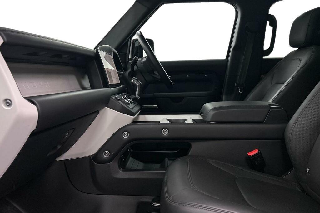 Land Rover Defender 110 D350 X-dynamic Hse Black #3