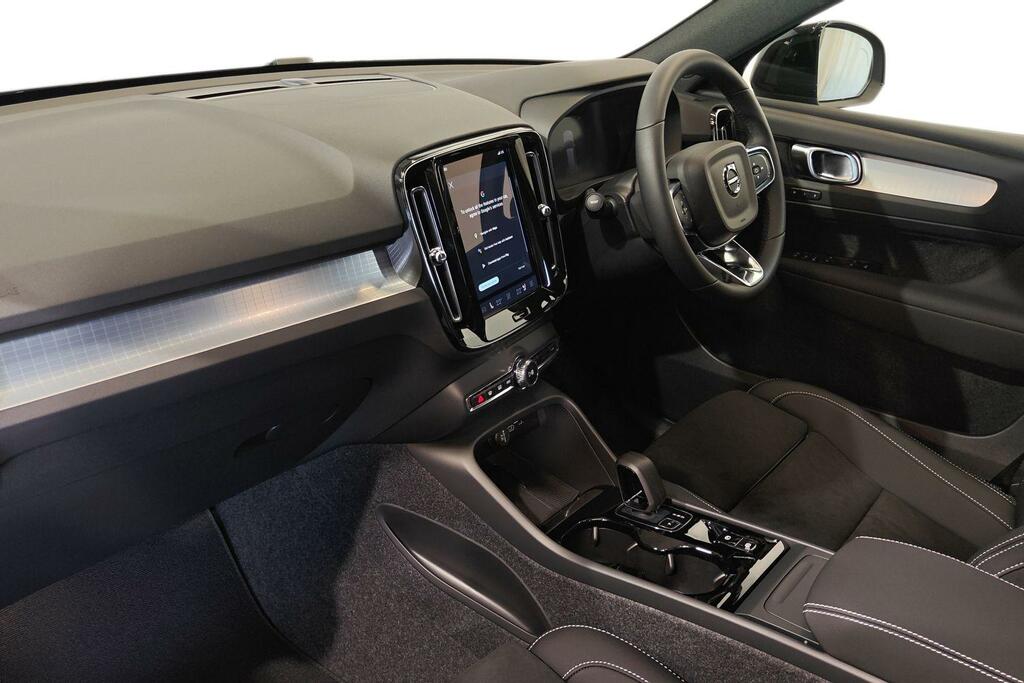 Volvo XC40 2.0 B3p Plus Dark Black #2