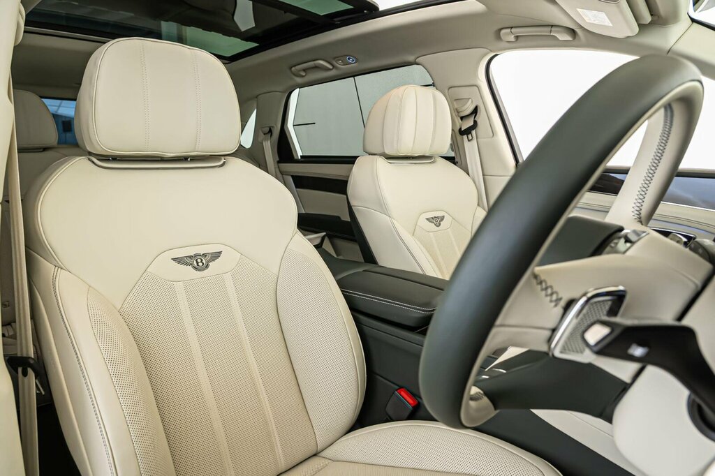 Bentley Bentayga S White #14