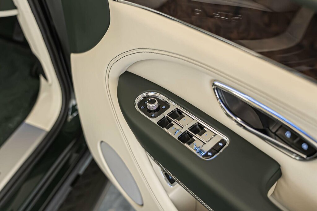 Bentley Bentayga S White #43