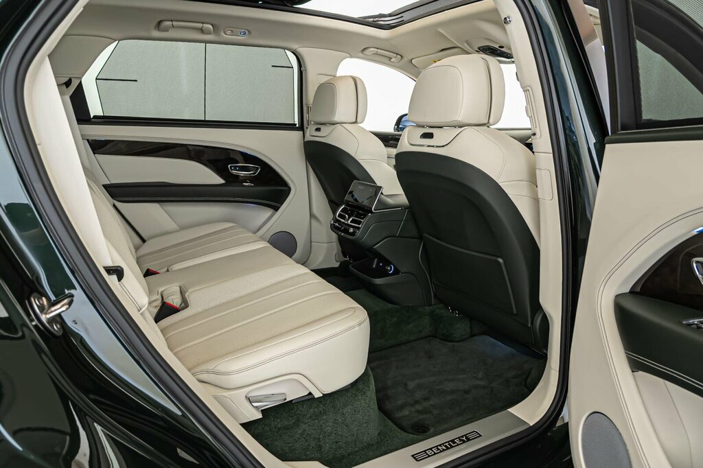 Bentley Bentayga S White #18