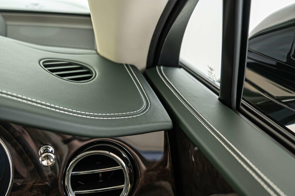 Bentley Bentayga S White #38