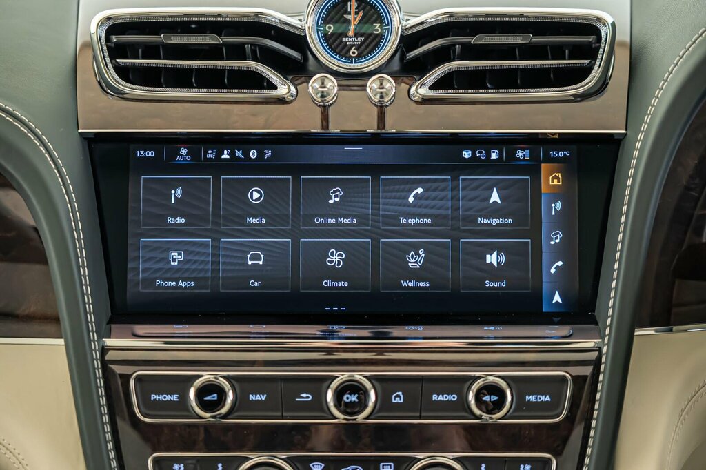 Bentley Bentayga S White #30