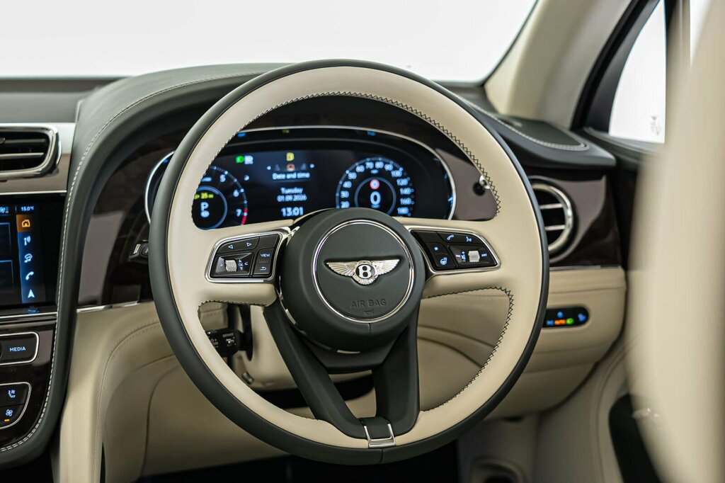 Bentley Bentayga S White #34