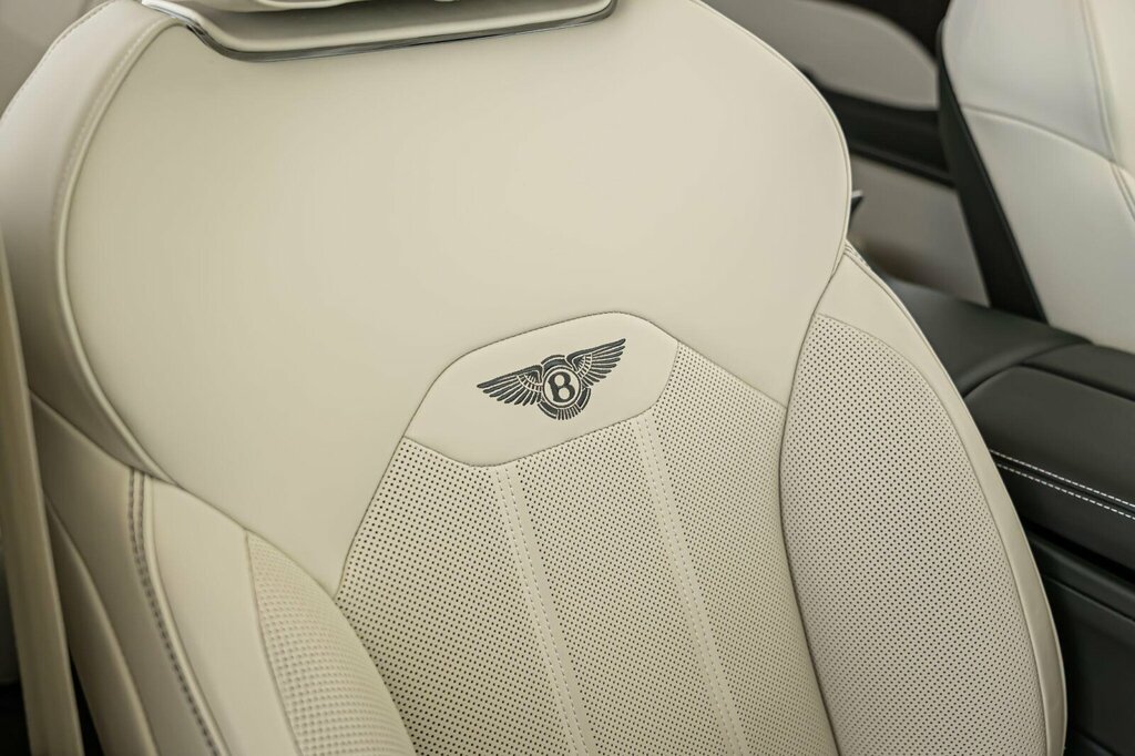 Bentley Bentayga S White #15