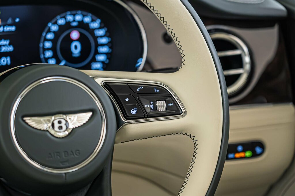 Bentley Bentayga S White #35