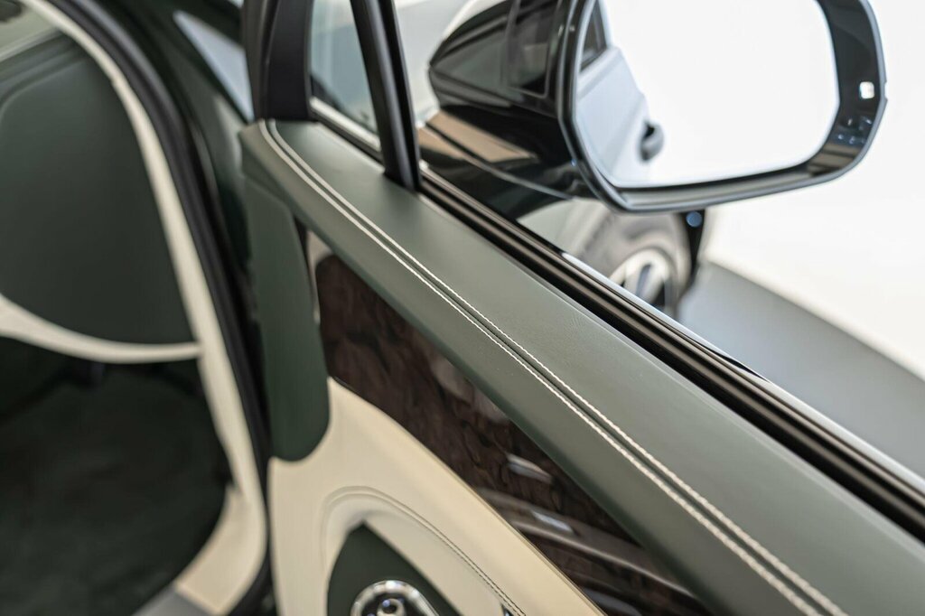 Bentley Bentayga S White #41