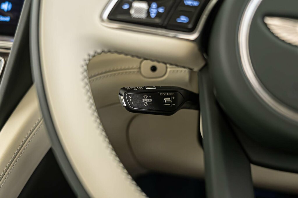 Bentley Bentayga S White #36