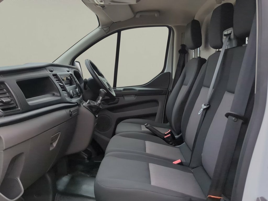 Ford Transit Custom Mpv YT19CNR White #4