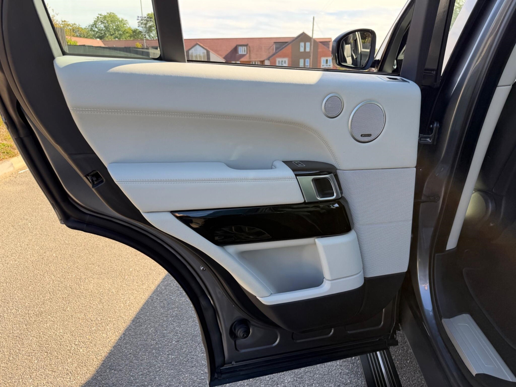 Land Rover Range Rover 4.4 Sdv8 Black #28