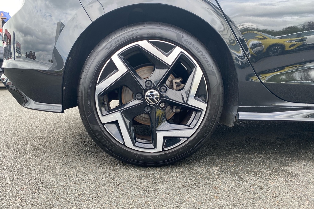 Volkswagen Golf 1.5 Tsi 150 R-line GL25XRE Black #5