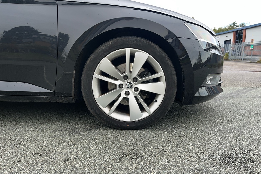 Skoda Superb 2.0 Tdi Cr Se L Executive Dsg 7 Speed Black #5
