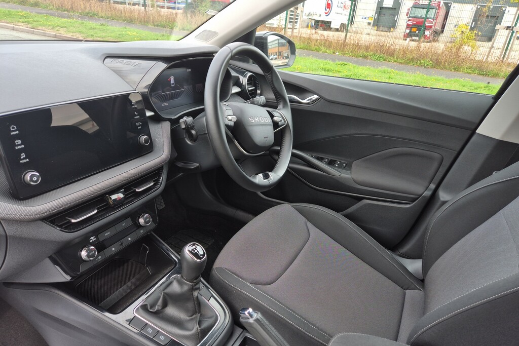 Skoda Fabia 1.0 Mpi 80 Se Edition KM75YZX Black #2