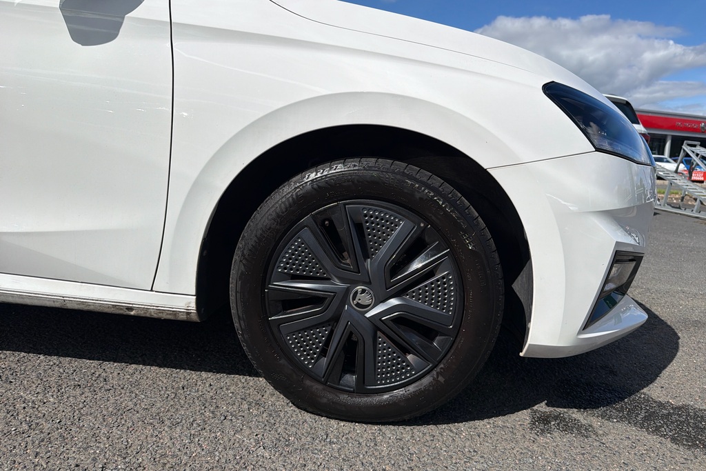 Skoda Fabia 1.0 Tsi Colour Edition White #5