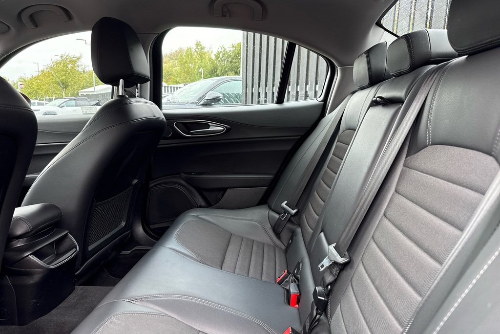 Alfa Romeo Giulia Black #17