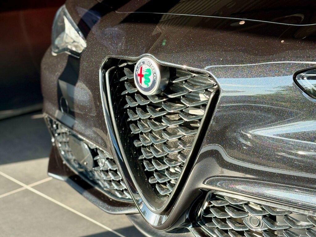 Alfa Romeo Giulia Black #76