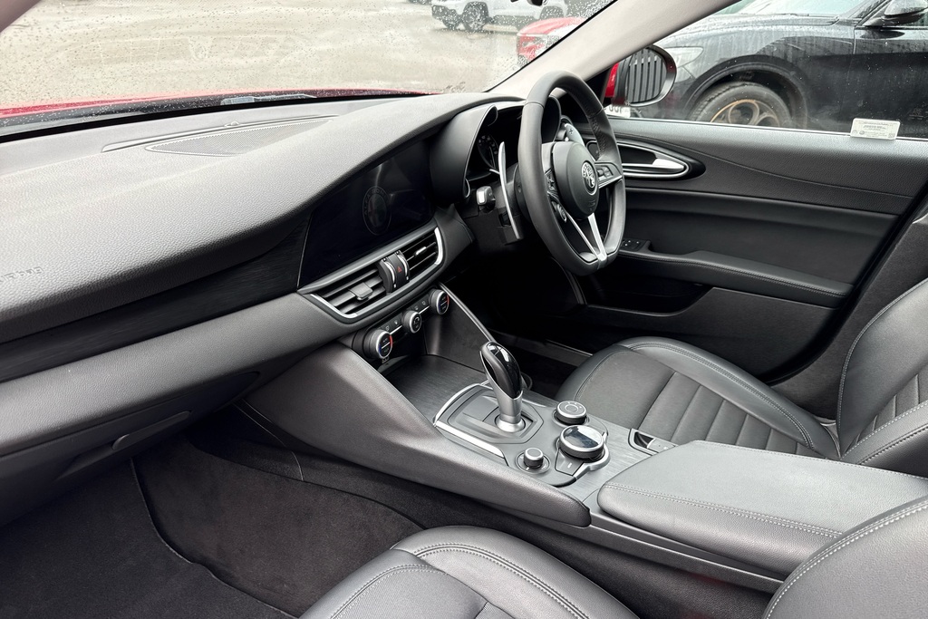 Alfa Romeo Giulia Black #13