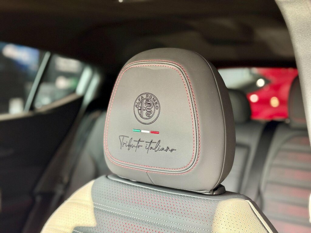 Alfa Romeo Giulia Black #81