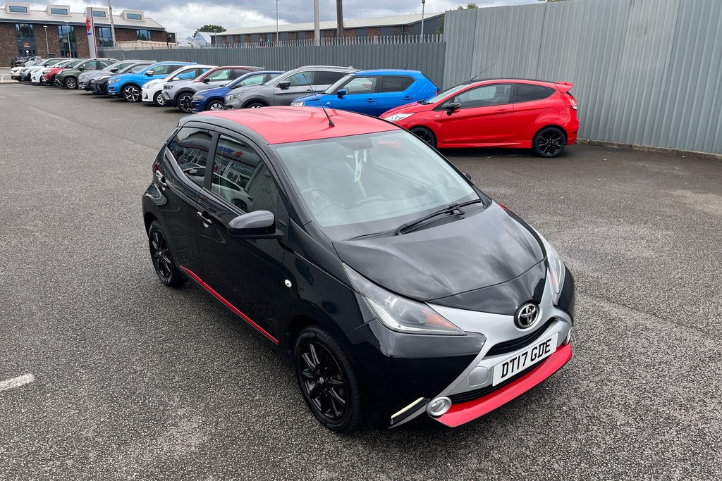 Toyota Aygo Hatchback 1.0 Red #31