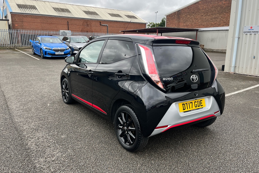 Toyota Aygo Hatchback 1.0 Red #36