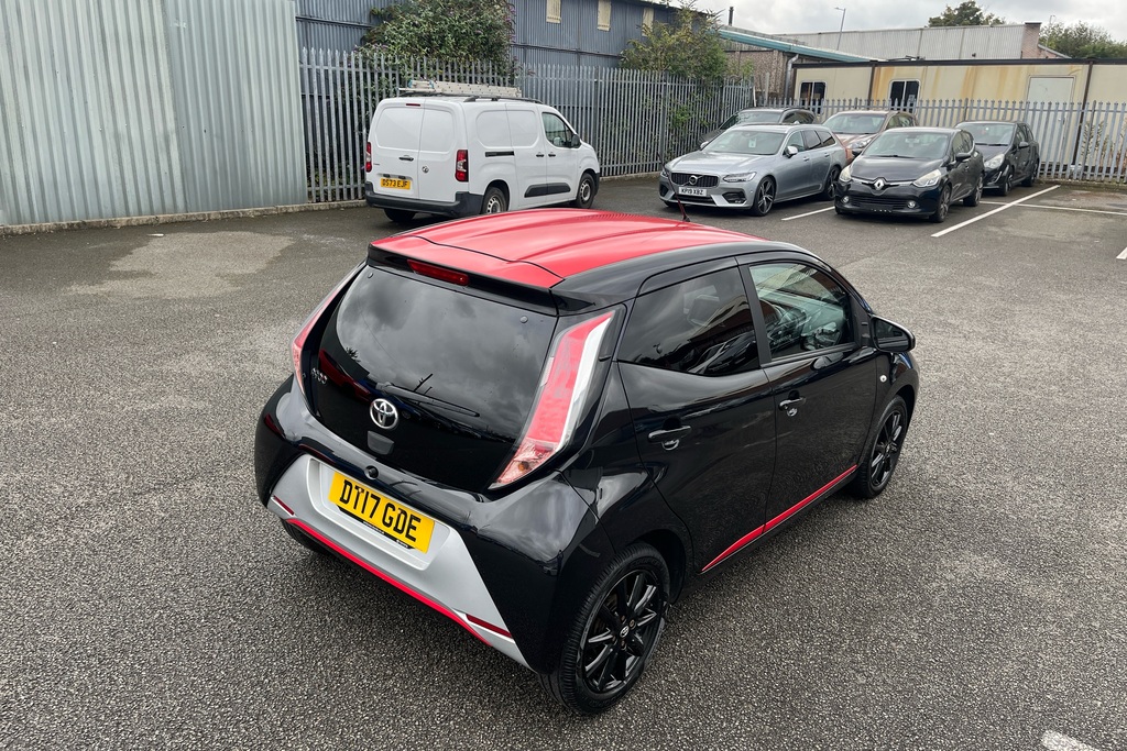 Toyota Aygo Hatchback 1.0 Red #39