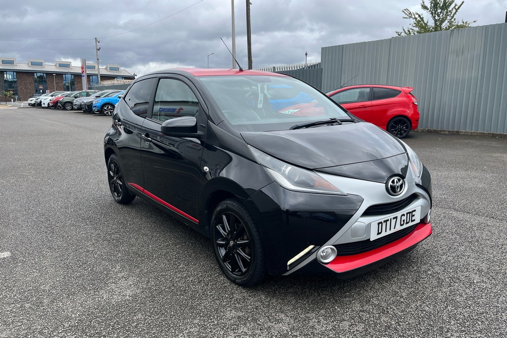 Toyota Aygo Hatchback 1.0 Red #30