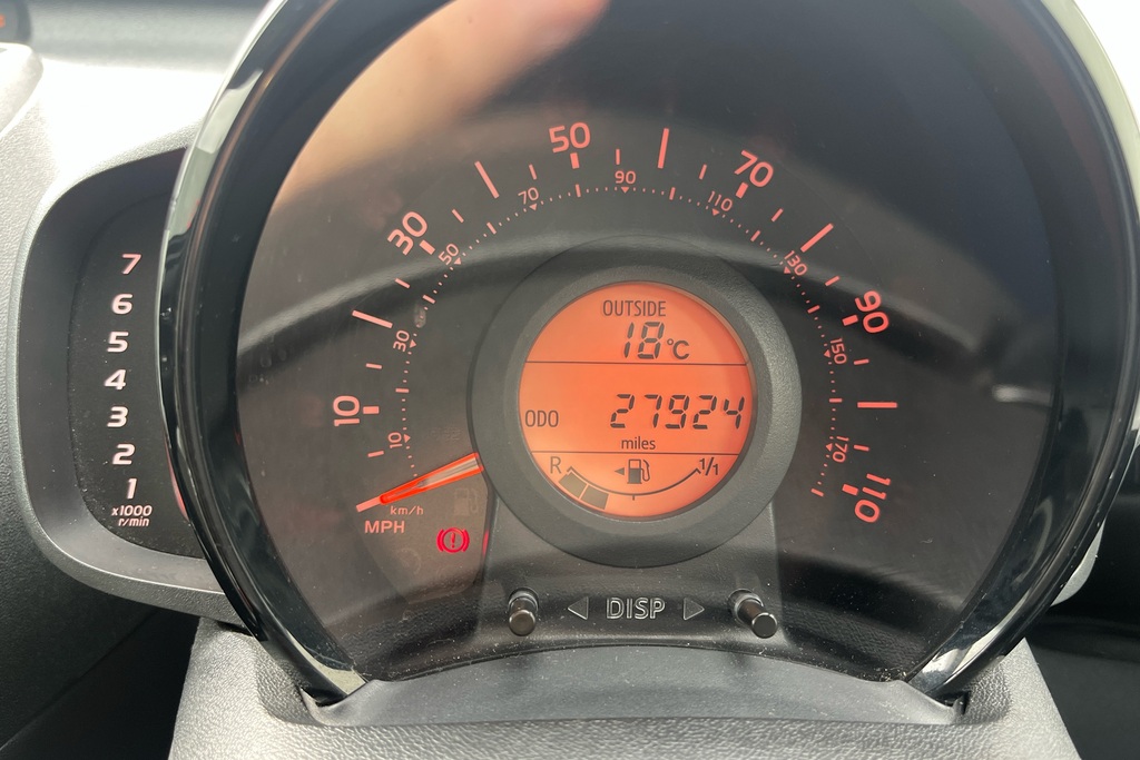 Toyota Aygo Hatchback 1.0 Red #13