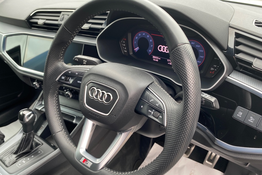 Audi Q3 Tdi S Line Black #24