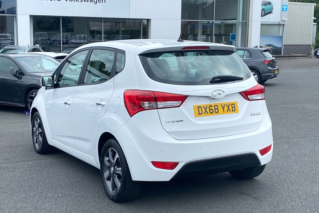 Hyundai Ix20 Se Red #16