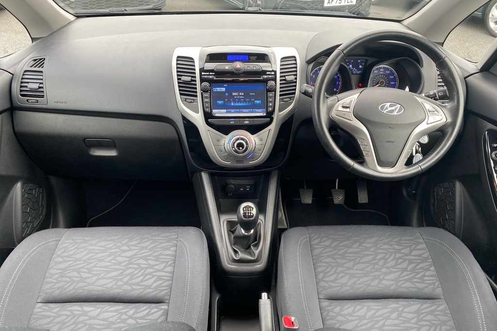 Hyundai Ix20 Se Red #8