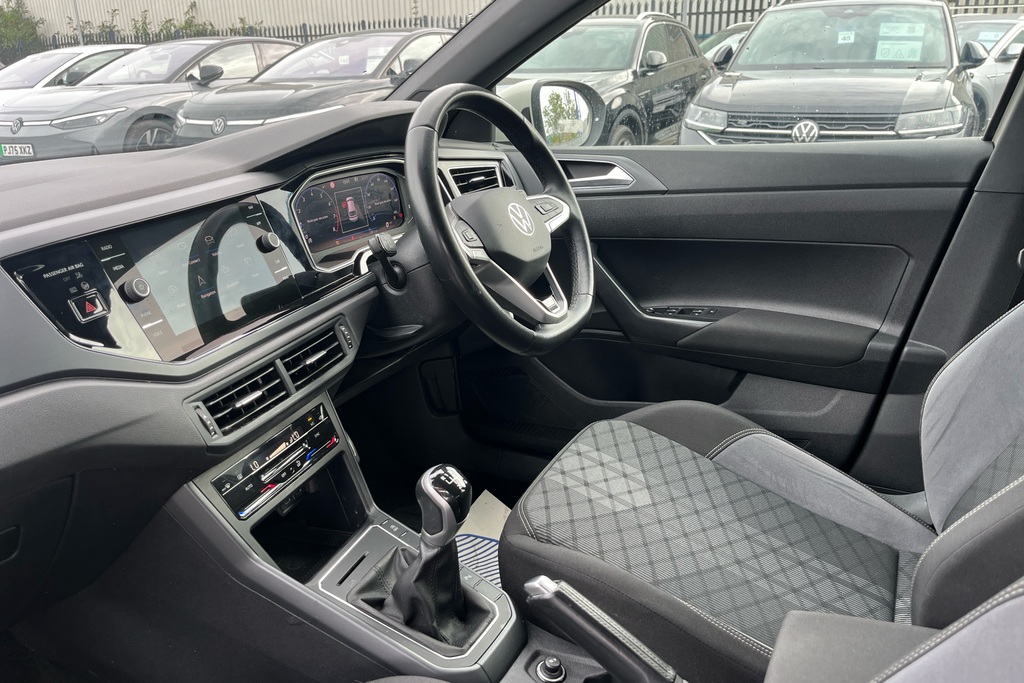 Volkswagen Taigo 1.0 Tsi 110 R-line Grey #2
