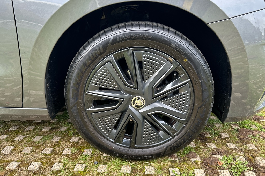 Skoda Fabia 1.0 Mpi 80 Colour Edition Grey #5