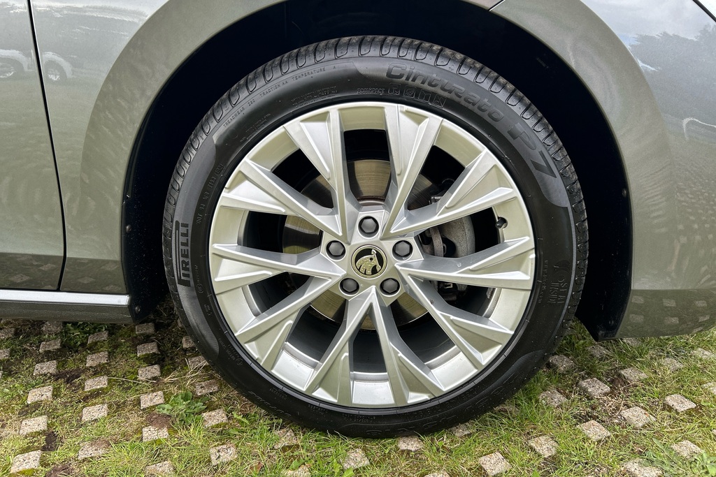 Skoda Superb 2.0 Tdi Se L Dsg Grey #5