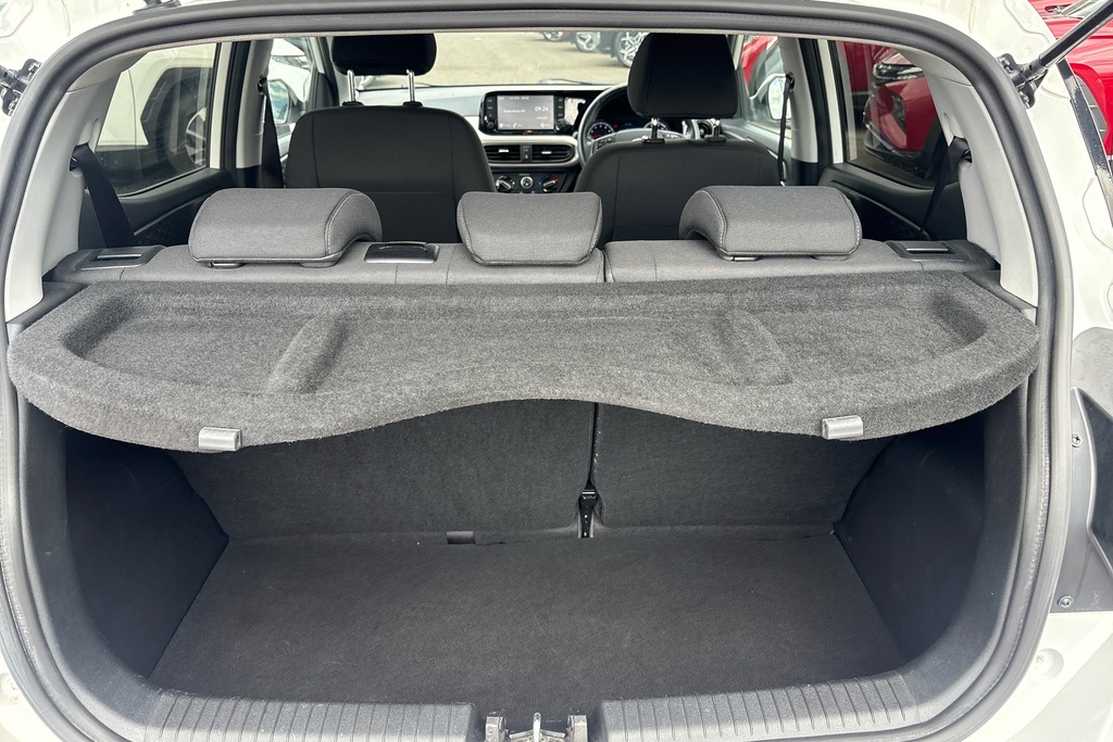 Hyundai I10 Hatchback White #20