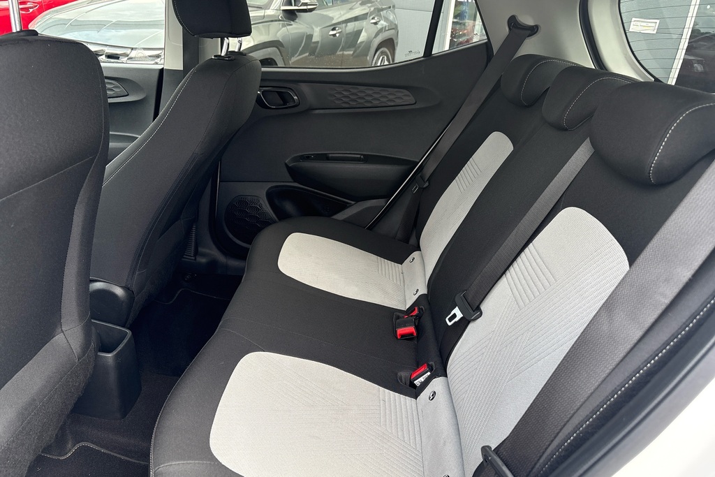Hyundai I10 Hatchback White #12