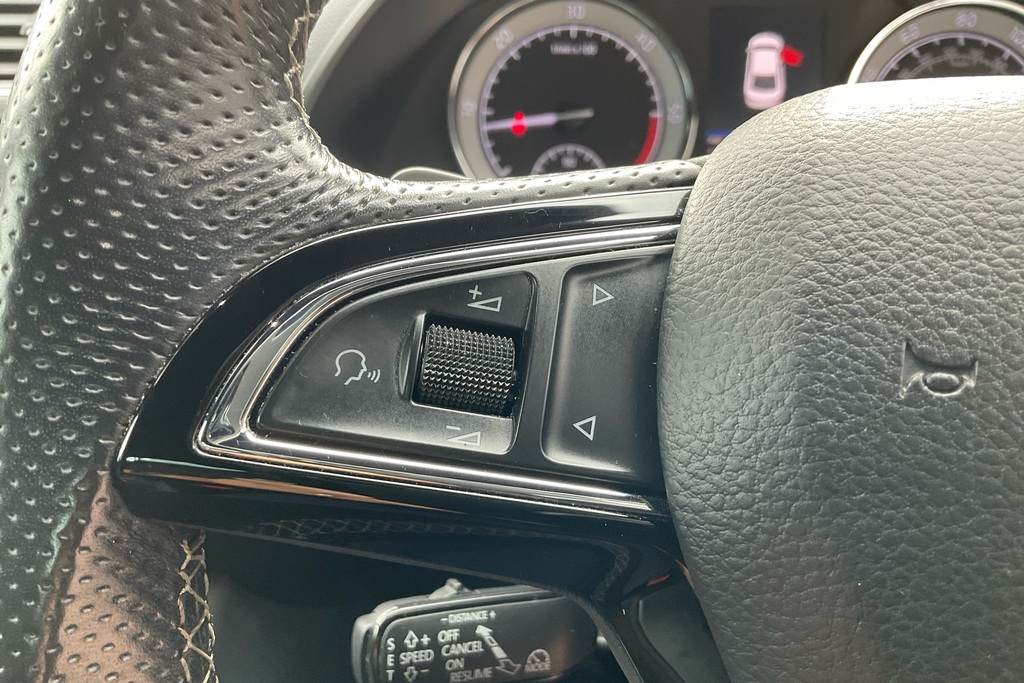 Skoda Superb 2.0 Tdi Cr Se Technology Grey #40